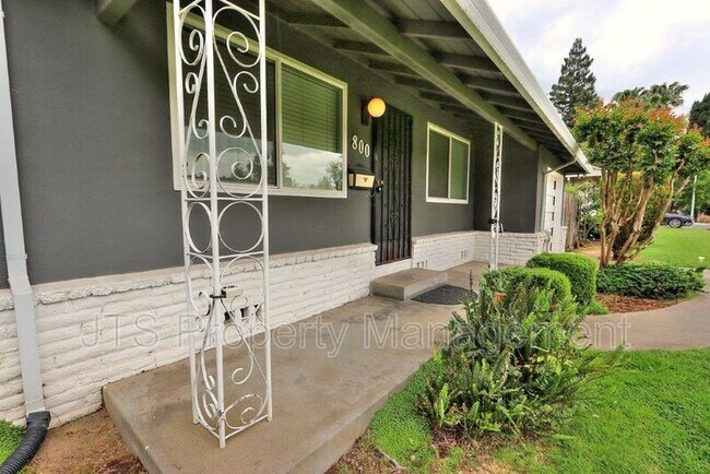 Building Photo - 800 Riverview Ct