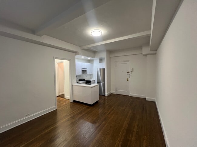 Building Photo - 140 E 46th St