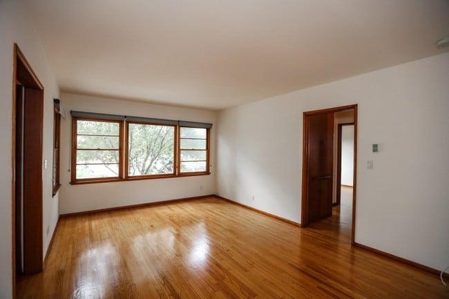 Great natural light - 1147 24th St