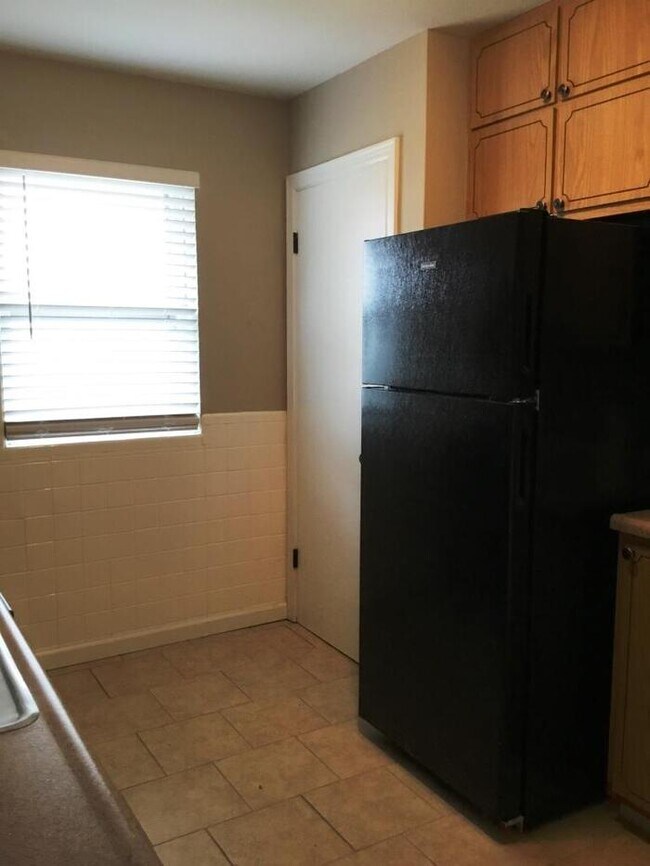 Building Photo - 9437 Duenke Dr