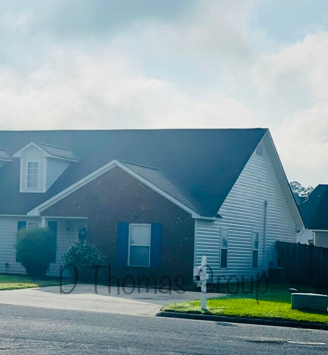 Building Photo - 122 Emily Dr