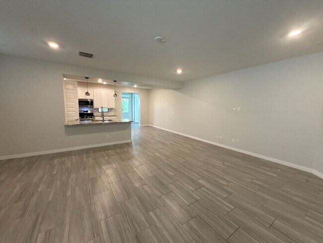 Foto del edificio - 327 W Tamarack Dr