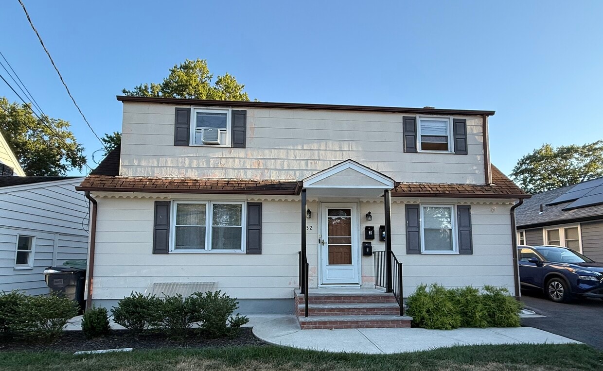 Primary Photo - 132 River Edge Rd