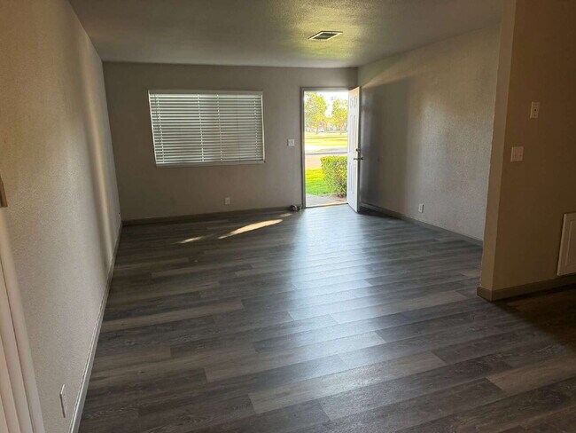 Foto del edificio - 1636 W 11th St