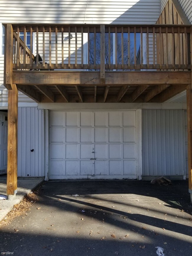 Building Photo - 3 br, 2 bath Apartment - 7 Chamberlain Pl 5
