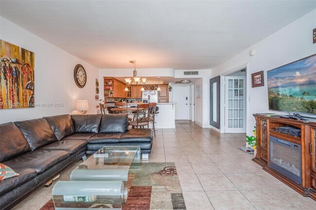 Building Photo - 2030 S Ocean Dr