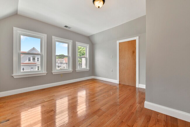 Building Photo - 70 Topliff St