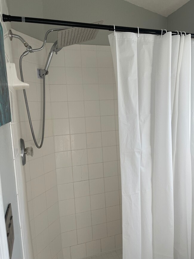 Building Photo - 1061 Jaybee Ave