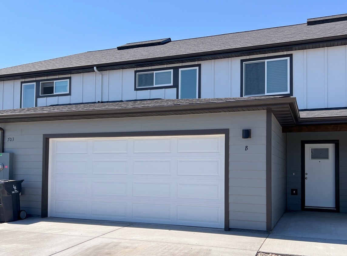 Foto principal - 3 Bedroom 2.5 Bath unit with Garage