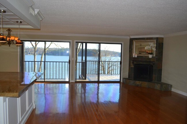 Foto del edificio - 4328 Lakeshore Ln