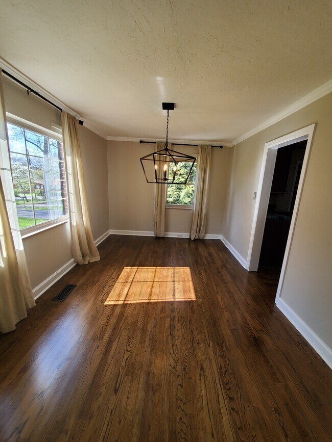 Foto del edificio - 320 Kingston Ct SW
