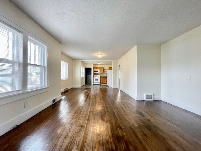 Building Photo - Three Bedroom Home in Muskegon