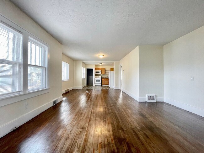 Foto del edificio - Three Bedroom Home in Muskegon