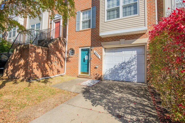 Foto del edificio - Lovely 4 BR/3.5 BA Townhome in Greenbelt!