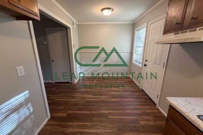 Building Photo - MOVE IN SPECIAL - Receive 1st month rent f...