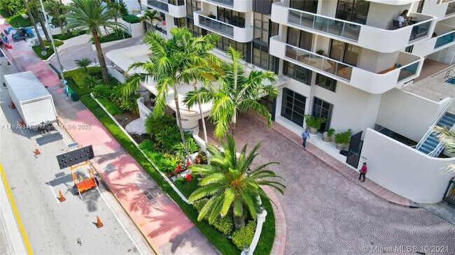 Foto del edificio - 5757 Collins Ave