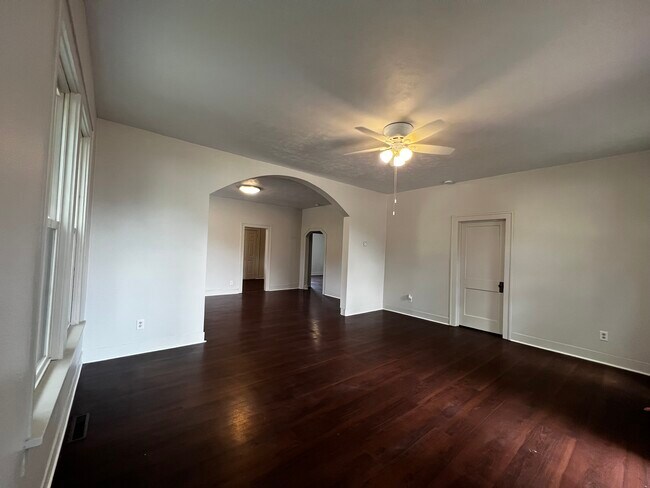 Foto del edificio - 202 E 6th St