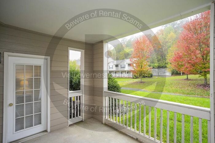 Building Photo - Beautiful 2 Bedroom & 2 Bath Gated Condo