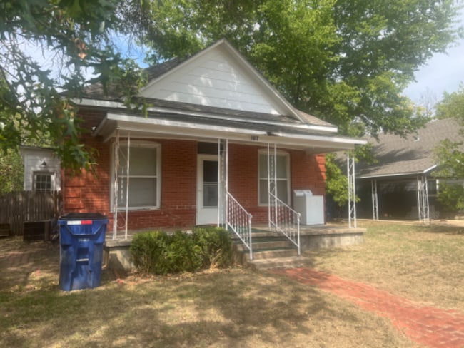 Building Photo - 2026 E 1st Ave