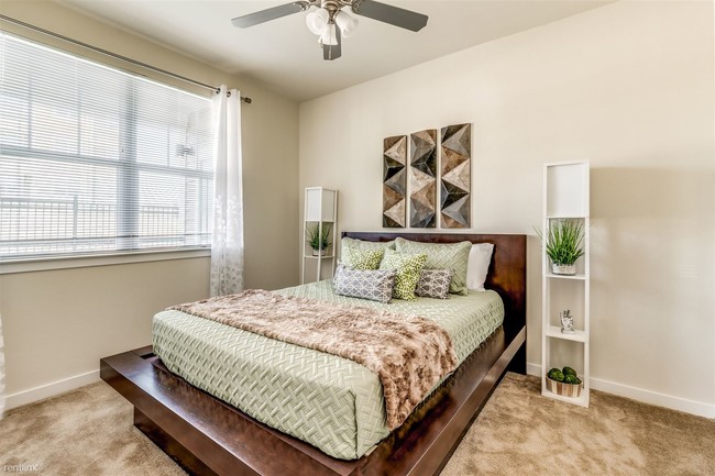 Building Photo - 2 br, 2 bath Condo - 1406 Columbus St 2