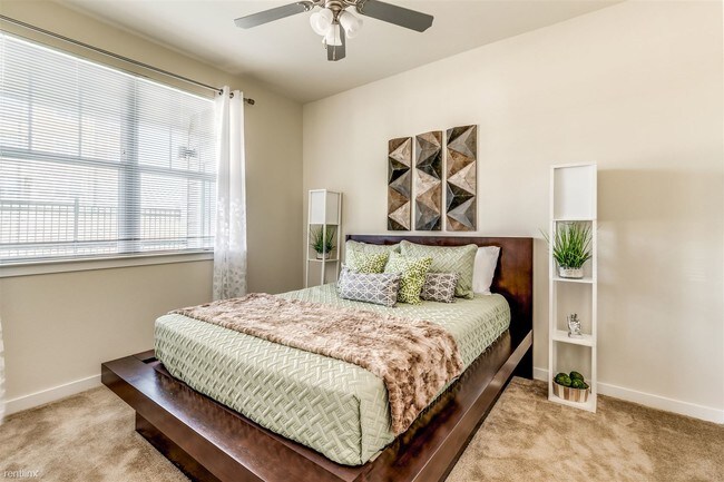 Foto del edificio - 2 br, 2 bath Condo - 1406 Columbus St 2
