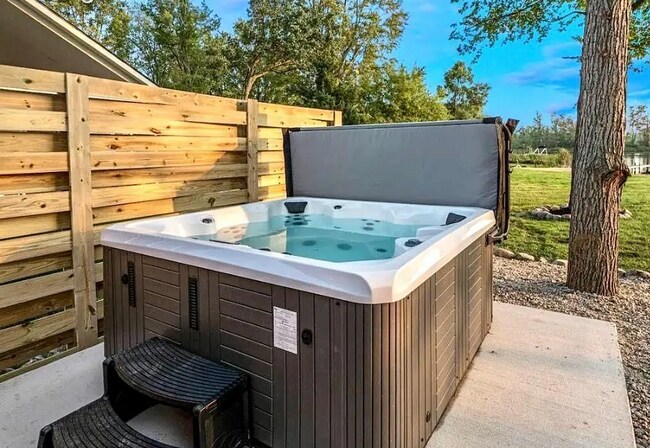 Building Photo - 11765 Patterson Lake Dr