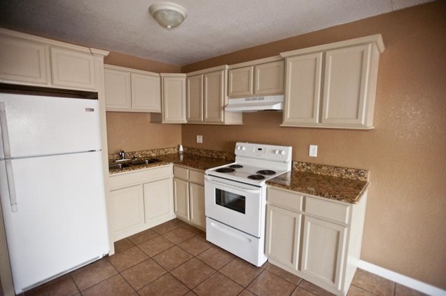 Foto del edificio - 9412 Montrose Ct