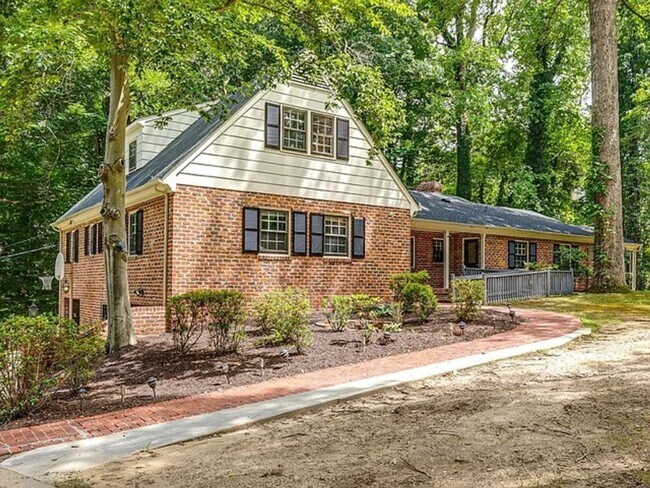Foto del edificio - 5001 Southmoor Rd
