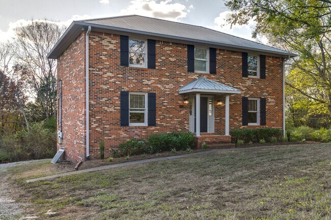 Building Photo - 1023 Chickasaw Trail