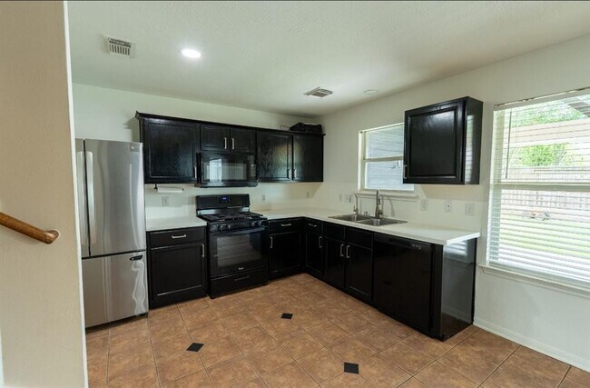 Foto del edificio - 3318 Rainshore Dr
