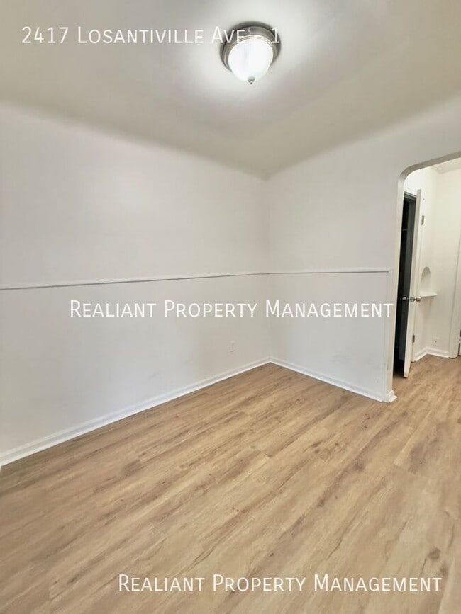 Photo - 2417 Losantiville Ave Apartment