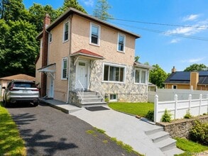 Building Photo - 98 Bushey Ave
