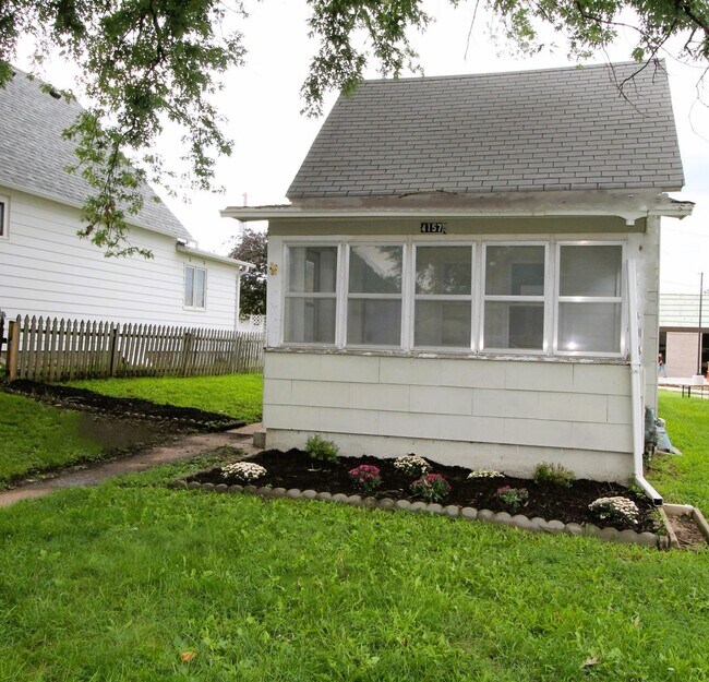 Building Photo - Cute 1 Bedroom South Omaha Home with Garag...