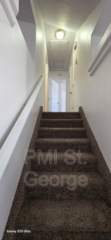 Building Photo - 1947 E 40 S Cir