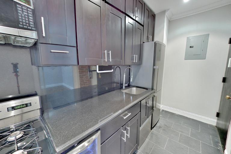 Foto del edificio - 334 E 100th St