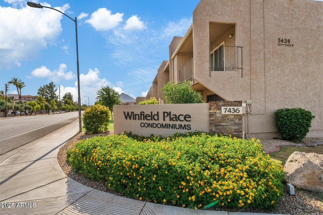 Foto principal - 7436 E Chaparral Rd