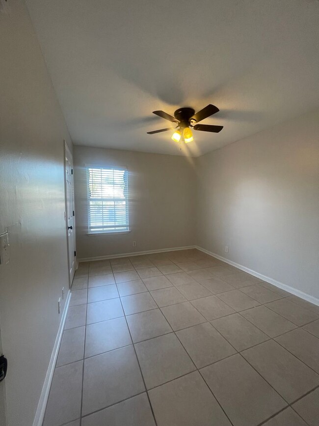 Building Photo - 130 Leeswood Cir