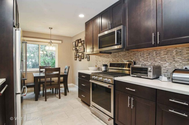 Foto del edificio - 458 Thornhill Ln