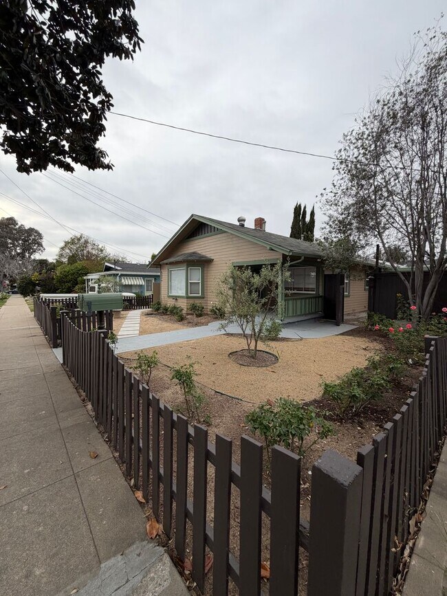 Foto del edificio - 535-537 E. Van Bibber