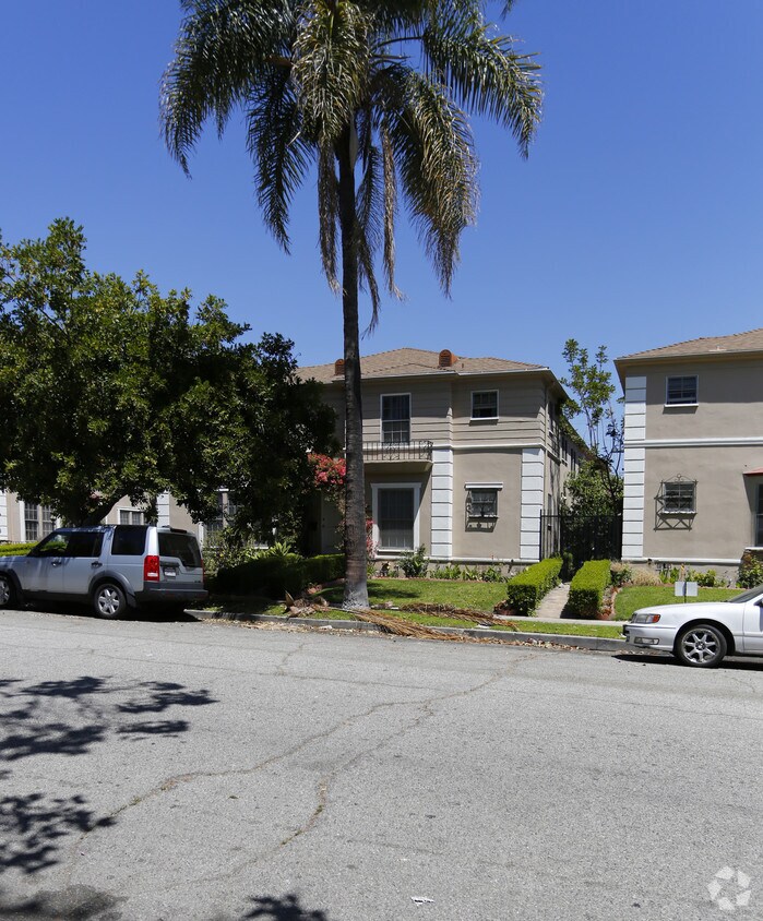 Building Photo - 4003 Leeward Ave