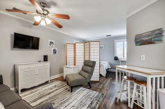 Foto del edificio - 4114 Holiday Dr