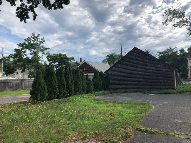 Building Photo - 644 Roanoke Ave