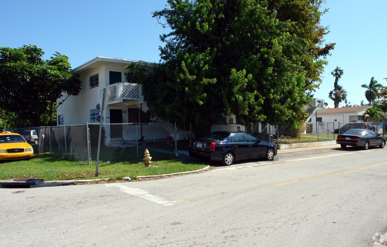 Primary Photo - 1001 NE 80th St