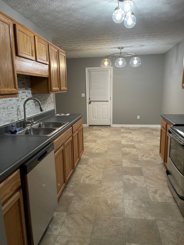 Building Photo - 160 Red Hawk Dr