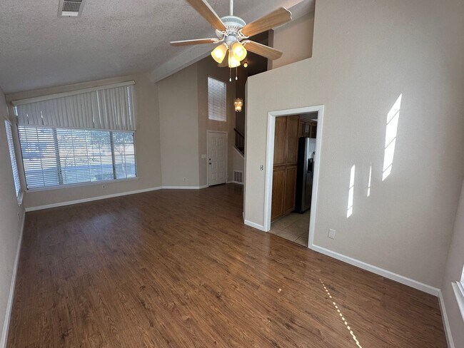 Foto del edificio - Beautiful 4 Bedroom 2.5 Bath Manteca Home ...