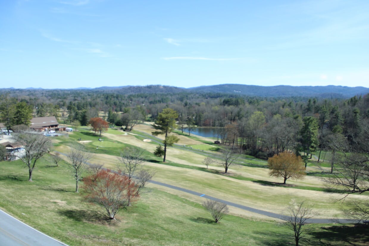 140 Bent Tree Dr Unit 3, Laurel Park, NC 28739 Condo for Rent in