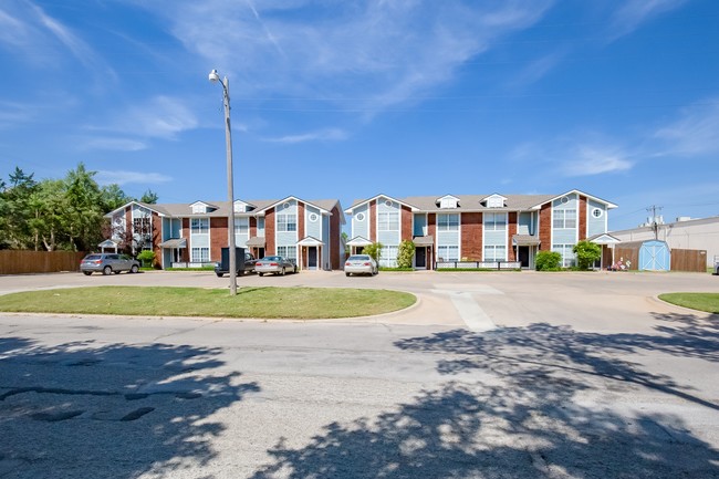 Foto del edificio - St Charles Townhomes