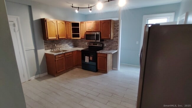 Building Photo - 112 Hobart St