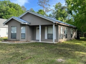 Building Photo - 138 Poe St