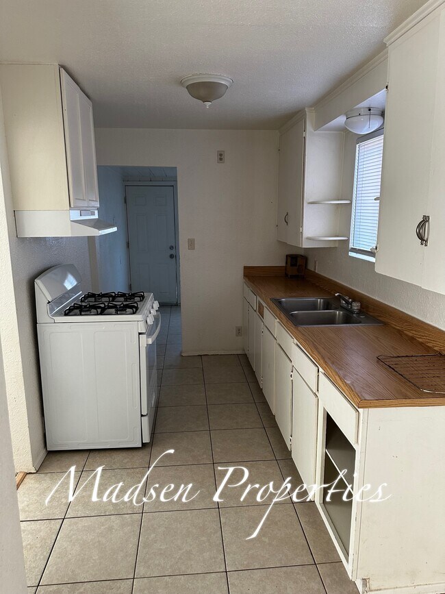 Foto del edificio - 1966 Idora St